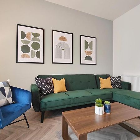 Stott House - Bright Spacious Townhouse 15 Minutes To Central Manchester With Free Parking Villa Bagian luar foto