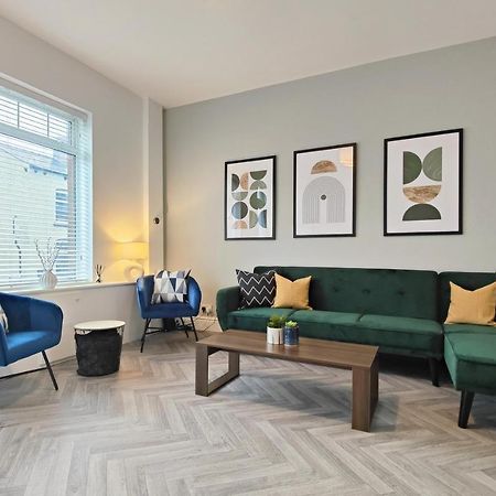 Stott House - Bright Spacious Townhouse 15 Minutes To Central Manchester With Free Parking Villa Bagian luar foto