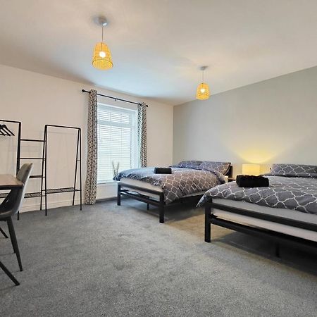Stott House - Bright Spacious Townhouse 15 Minutes To Central Manchester With Free Parking Villa Bagian luar foto