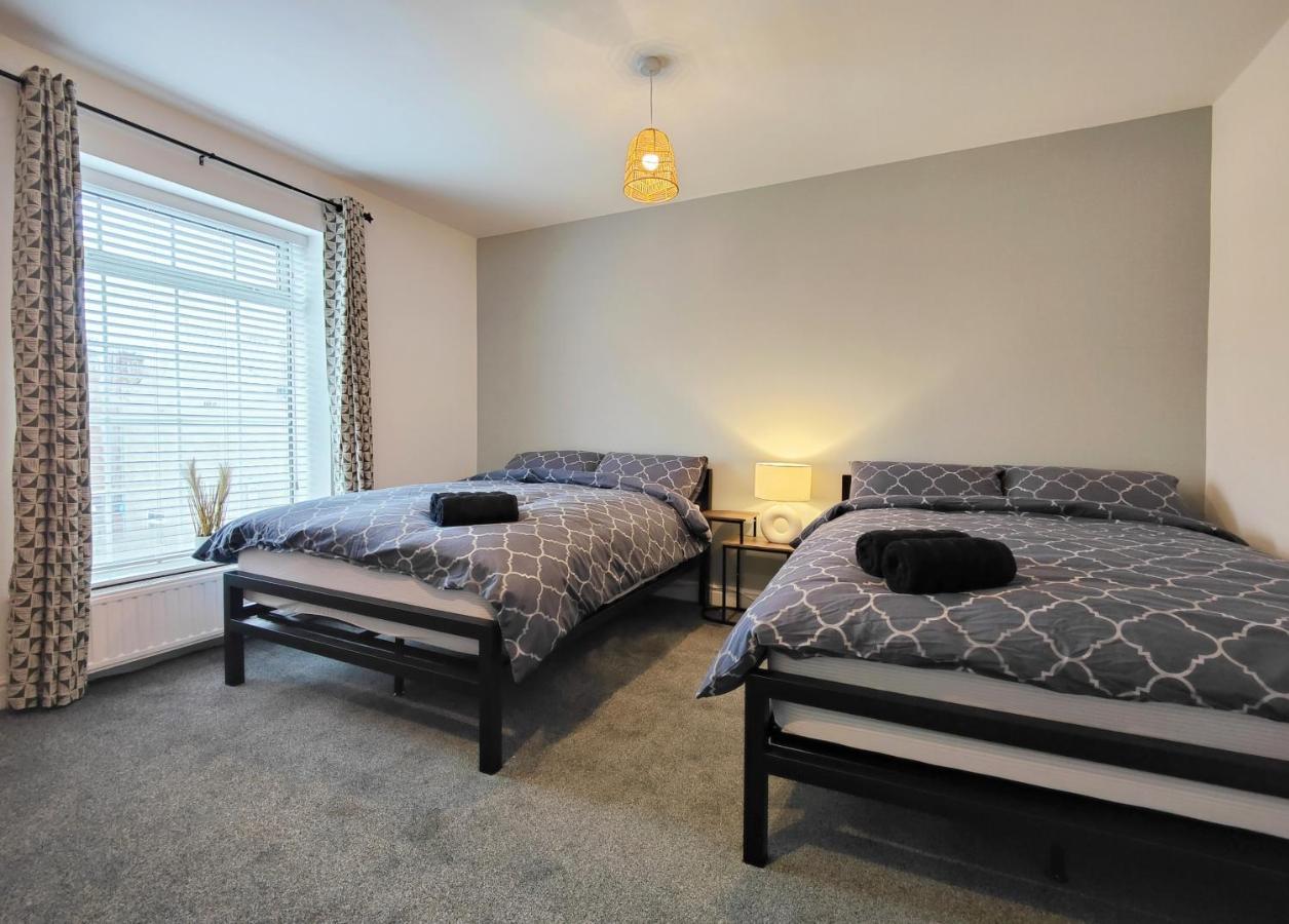 Stott House - Bright Spacious Townhouse 15 Minutes To Central Manchester With Free Parking Villa Bagian luar foto