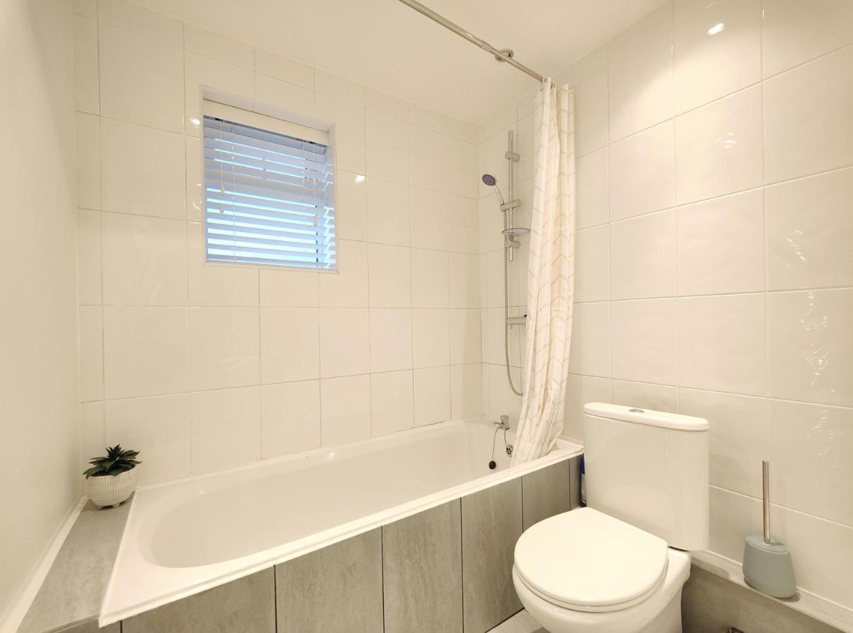 Stott House - Bright Spacious Townhouse 15 Minutes To Central Manchester With Free Parking Villa Bagian luar foto