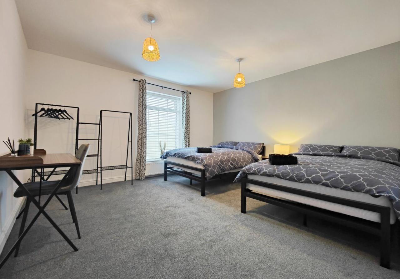Stott House - Bright Spacious Townhouse 15 Minutes To Central Manchester With Free Parking Villa Bagian luar foto